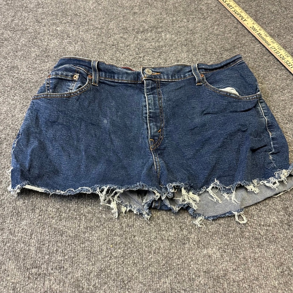 Levi's Shorts Womens Size 16M Dark Wash Denim Cut Off Frayed Hem Casual Stretch